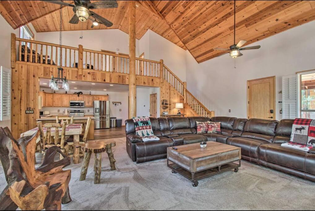 Pine Cone Cabin Villa ไพน์ท็อป-เลคไซด์ ภายนอก รูปภาพ