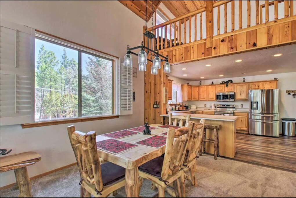 Pine Cone Cabin Villa ไพน์ท็อป-เลคไซด์ ภายนอก รูปภาพ