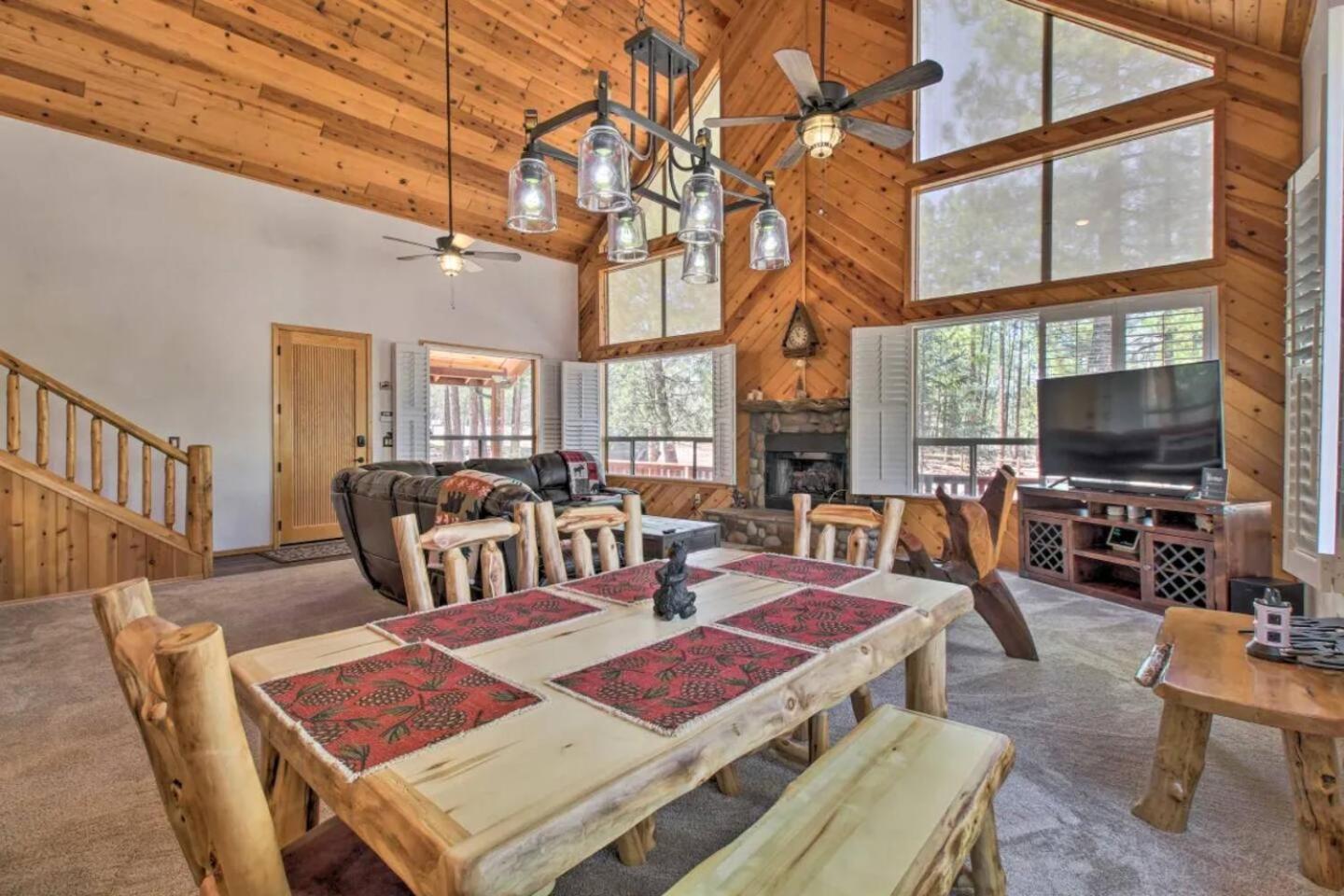 Pine Cone Cabin Villa ไพน์ท็อป-เลคไซด์ ภายนอก รูปภาพ